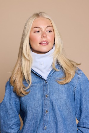 Lysblå hals 