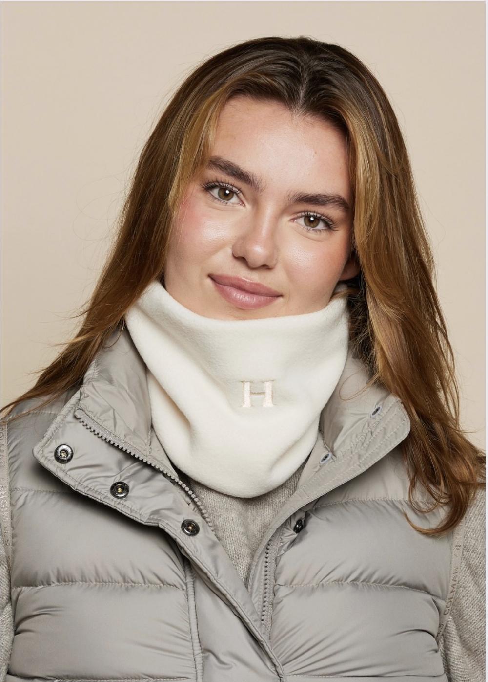 Fleece onesize hals i høy kvalitet og eksklusiv tidløs stil. Design og produksjon foregår i Norge. Halsen er elastisk og deilig og myk. Passer til alle typer aktivitet og trening og holder deg god og varm på kalde dager.