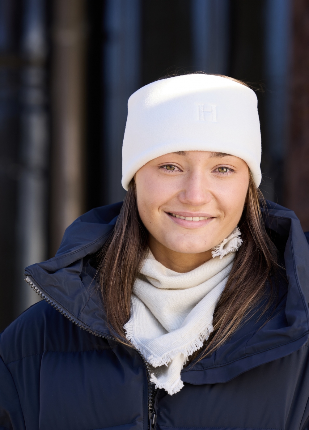 Fleece onesize pannebånd i høy kvalitet og eksklusiv tidløs stil. Design og produksjon foregår i Norge. Pannebåndet er elastisk og deilig og mykt. Passer til alle typer aktivitet og trening og holder deg god og varm på kalde dager.